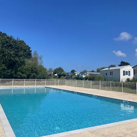 Holiday home Mobil Avec Piscine Sur La Cote De Granit Rose