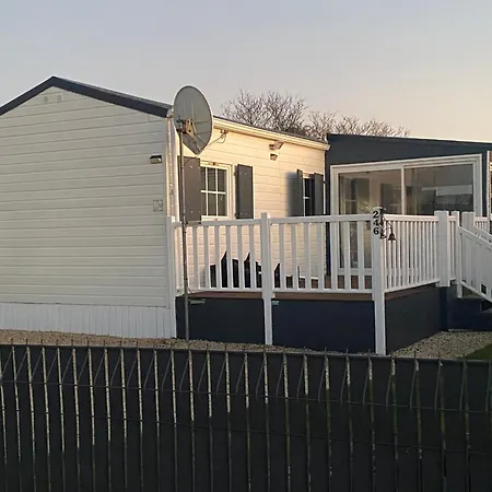 Holiday home Mobil Avec Piscine Sur La Cote De Granit Rose Tregastel