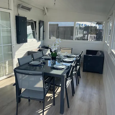 Holiday home Mobil Avec Piscine Sur La Cote De Granit Rose